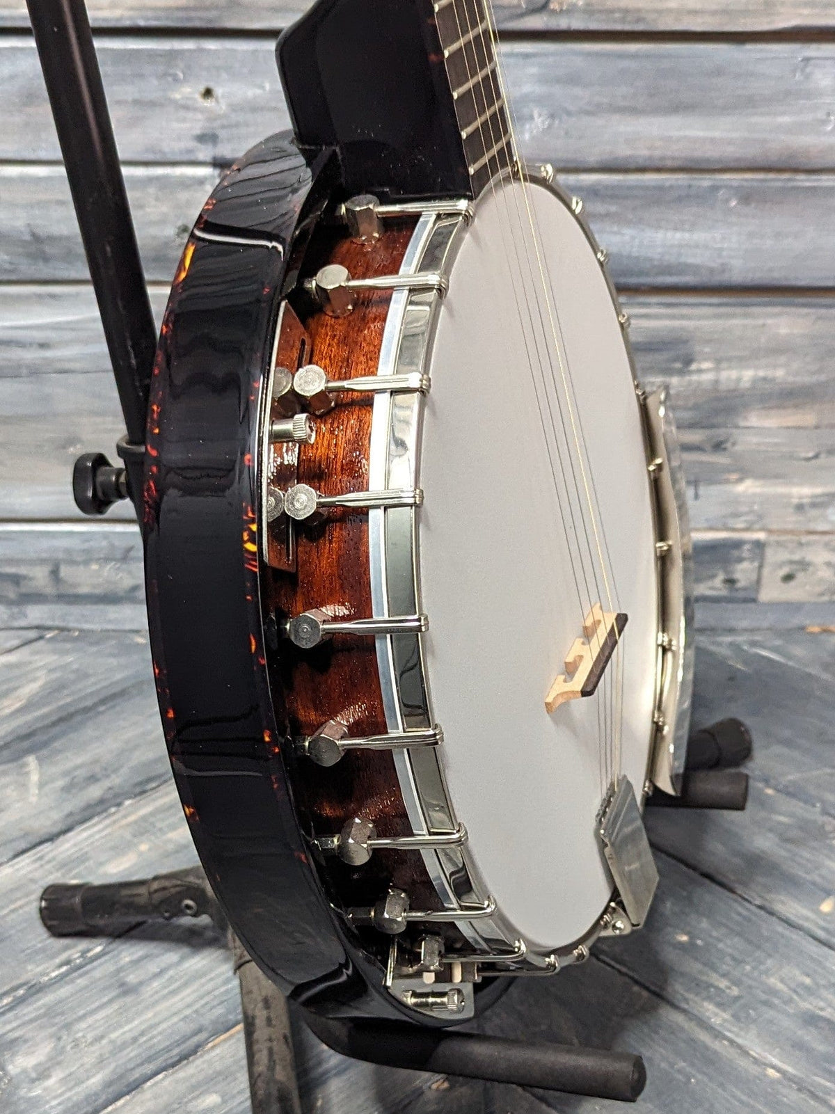 Savannah Left Handed SB-100L close up treble side view of body