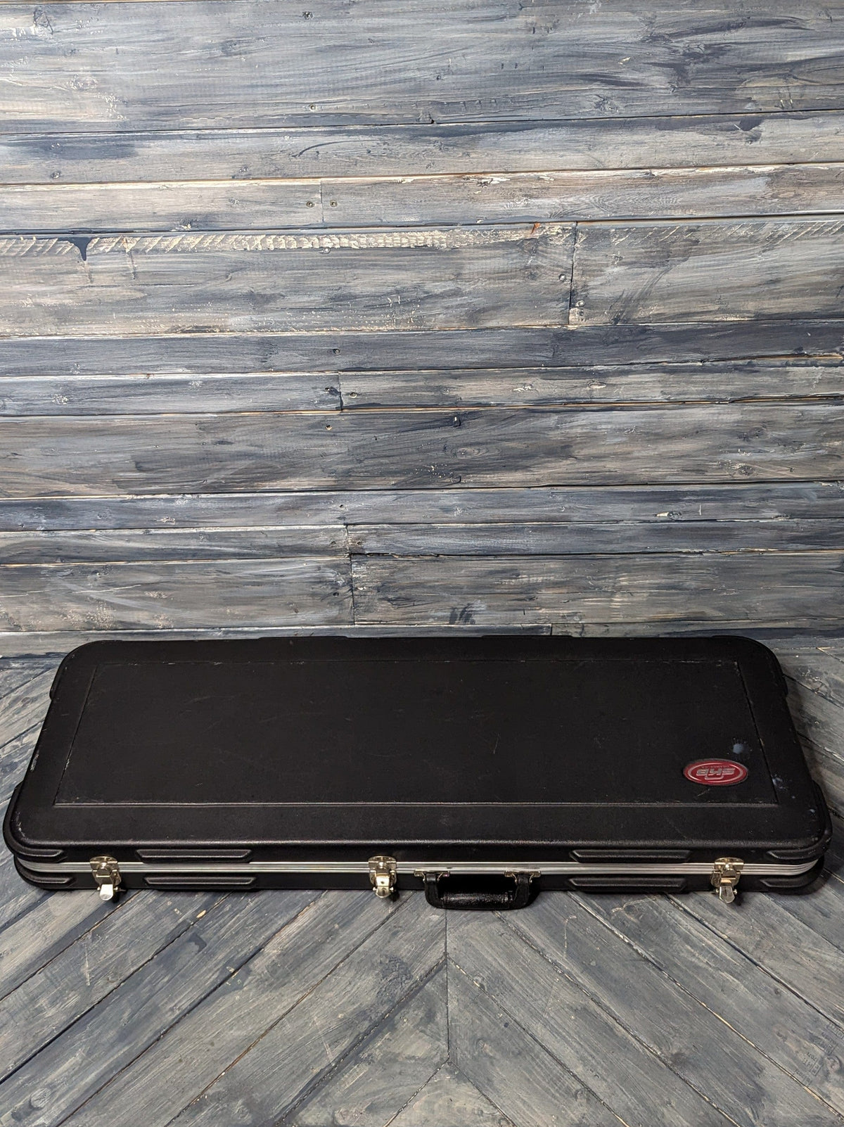 used SKB hard case for Used Squier Stratocaster 