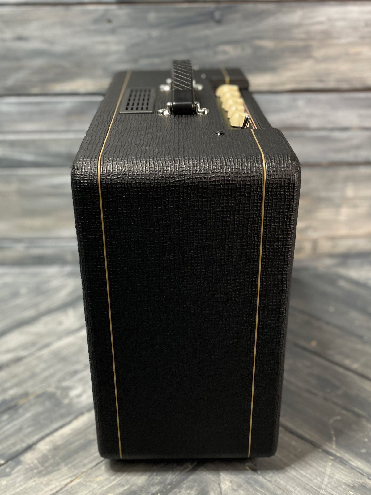 Vox AC10C1 right side of the amp