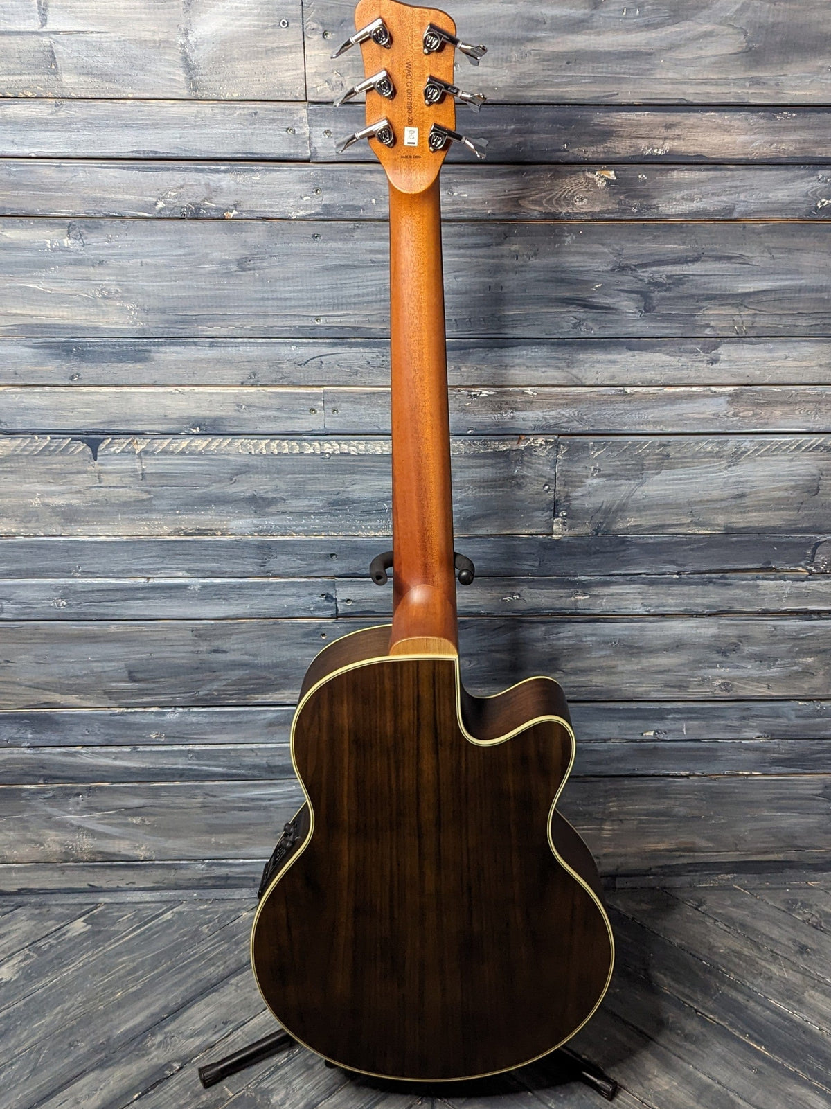 Warwick RockBass Left Handed full view of the back of the bass guitar