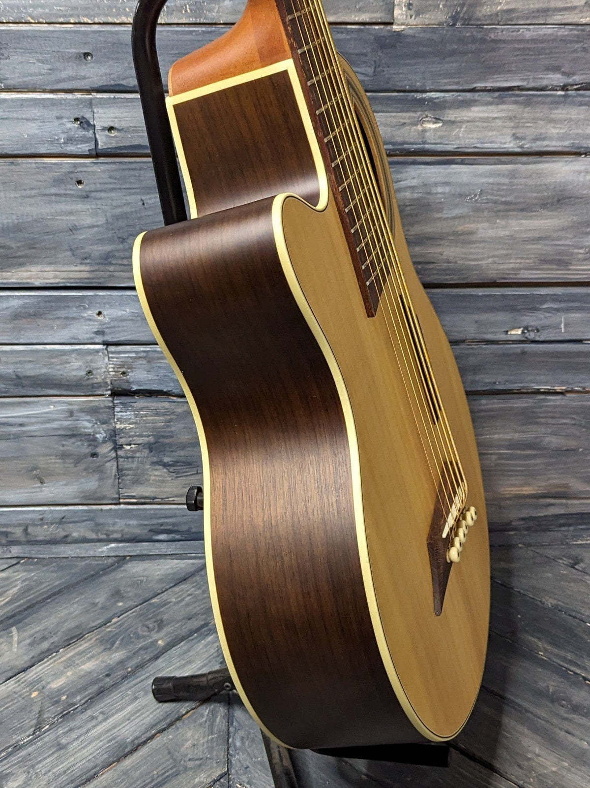 Warwick RockBass Left Handed treble side view of the body