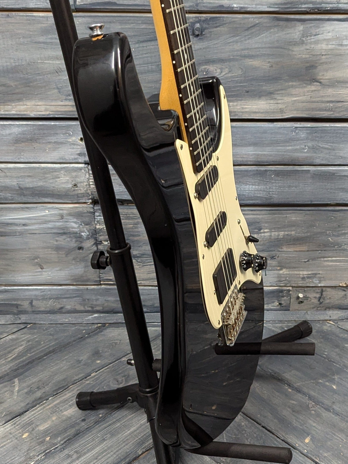 Used Yamaha Pacifica 112 bass side view of the body