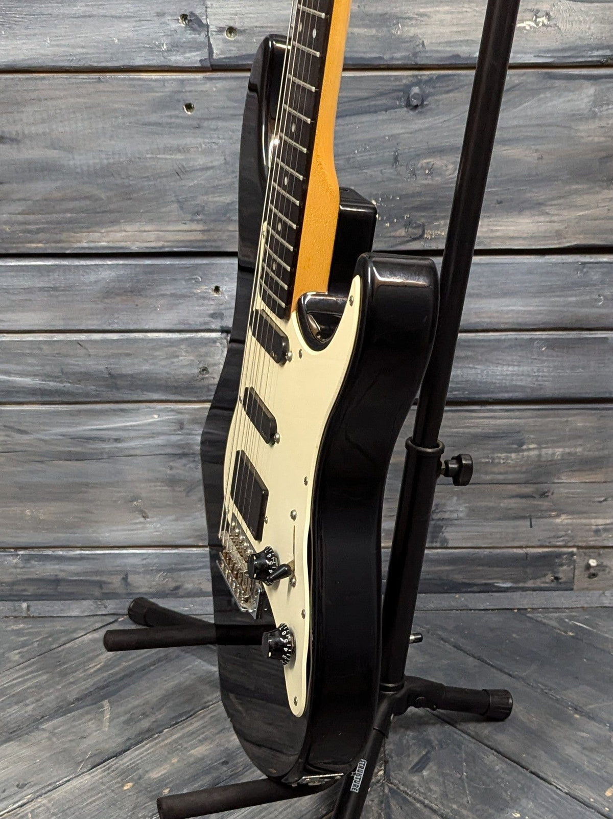 Used Yamaha Pacifica 112 treble side view of the body