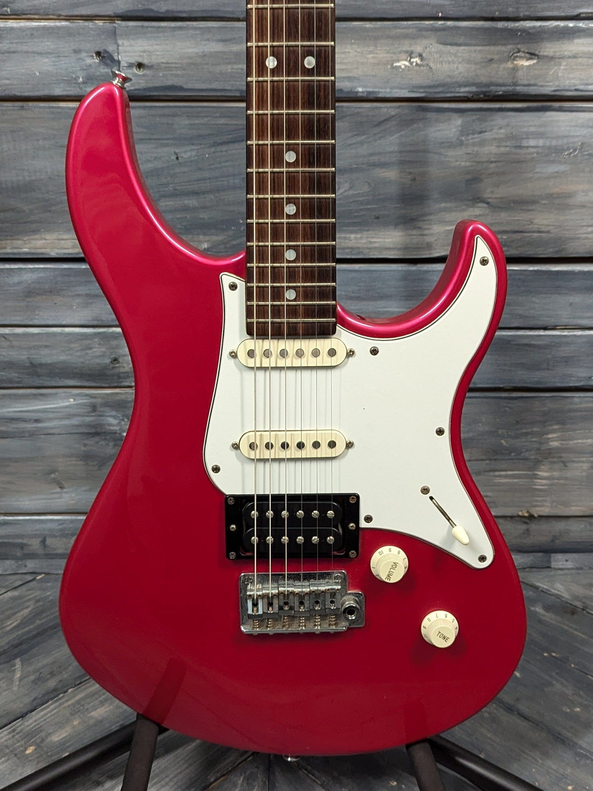 Used Yamaha Pacifica 912 close up of the body