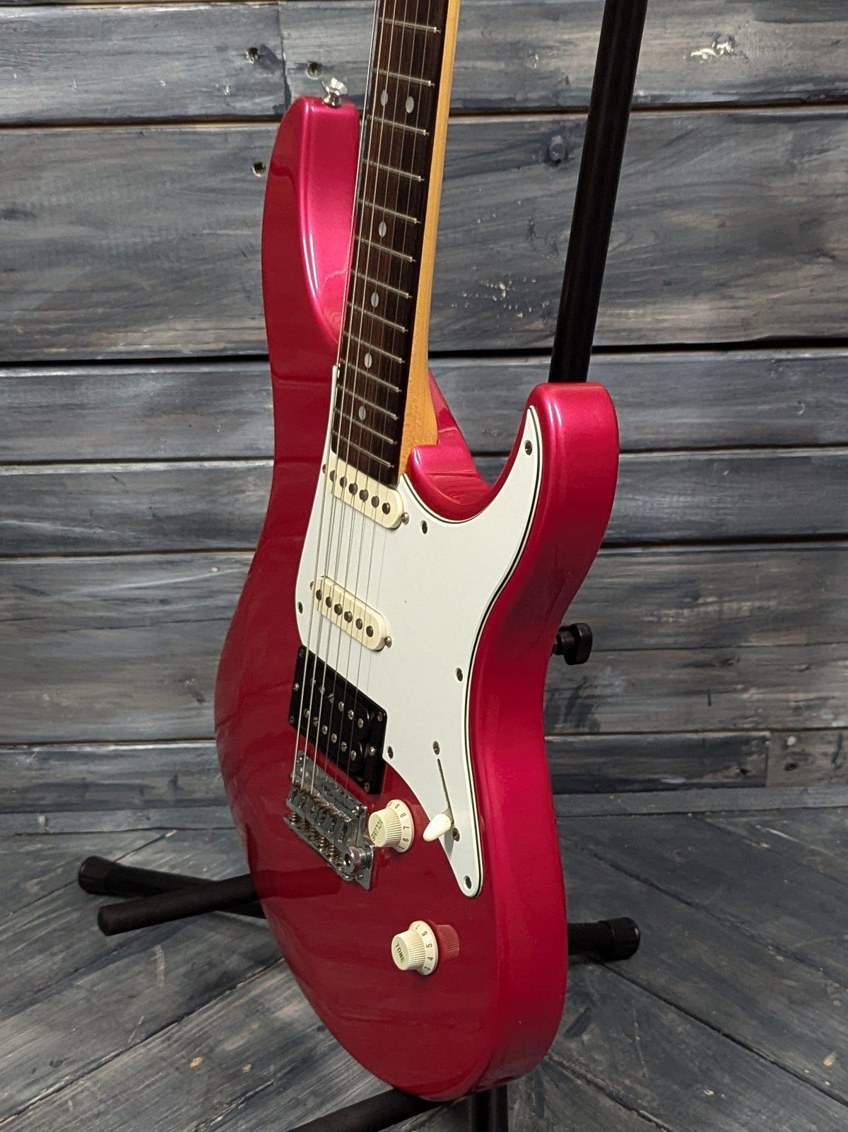 Used Yamaha Pacifica 912 treble side view of the body