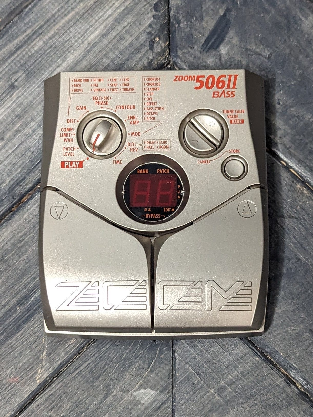zoom pedal Used Zoom 506 II Bass Multi-Effect Pedal
