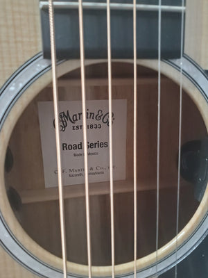 Martin 000-12E close up view of sound hole and label