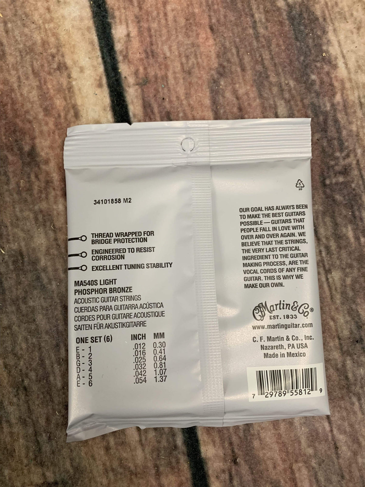 Martin MA540S Authentic Acoustic Marquis® Silked Phosphor Bronze Acoustic Guitar Strings back of packaging