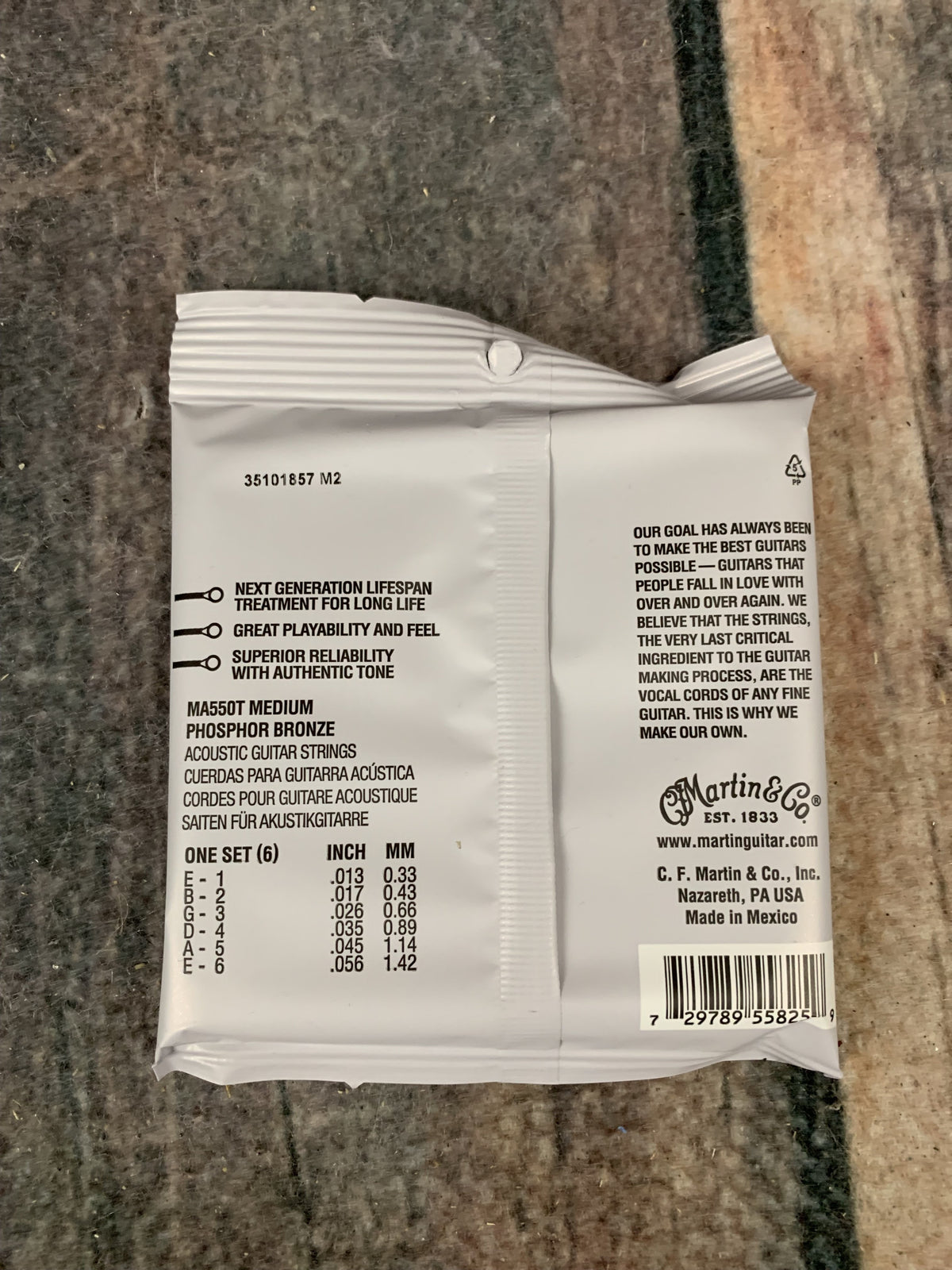 Martin MA550T Authentic Acoustic Lifespan® 2.0 Phosphour Bronze Treated Acoustic Guitar Strings back of packaging