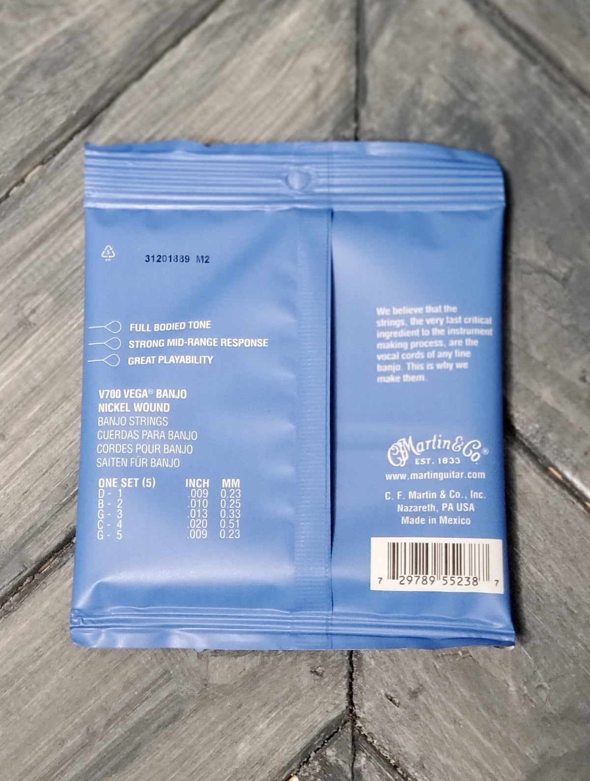 Martin V700 Vega Light 5 String Banjo Set back of packaging