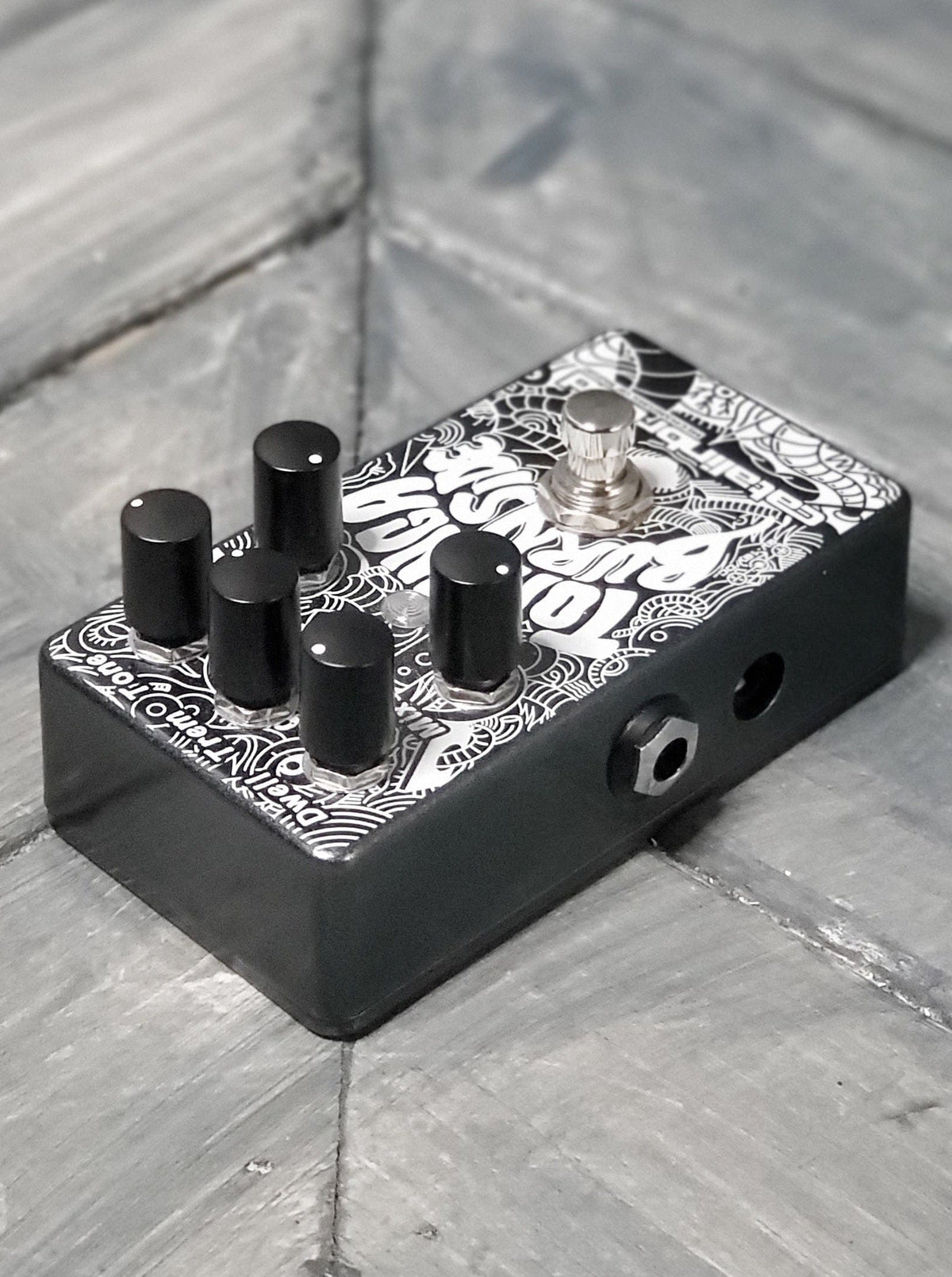 Used Catalinbread Topanga Burnside left side of pedal with output jack and power input