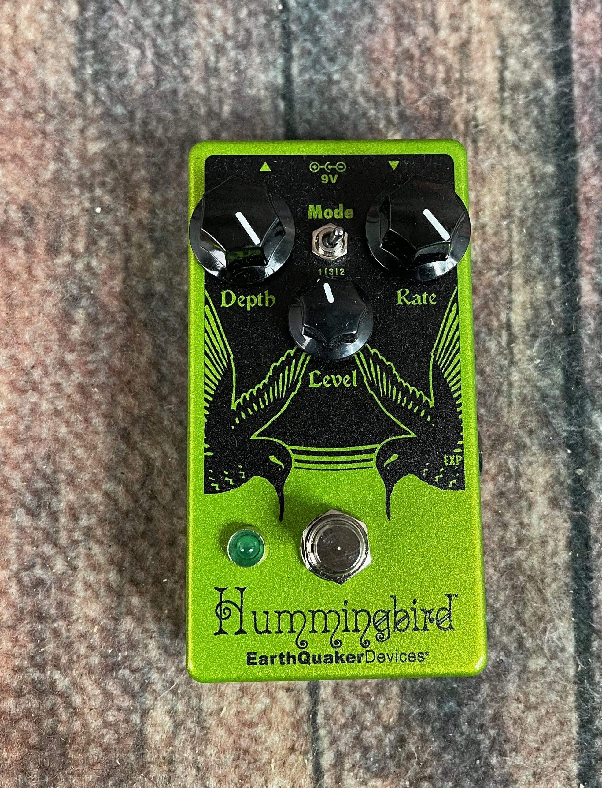 guitar pedal that repeats EarthQuaker Devices Hummingbird V4 Repeat Percussions Tremolo Pedal