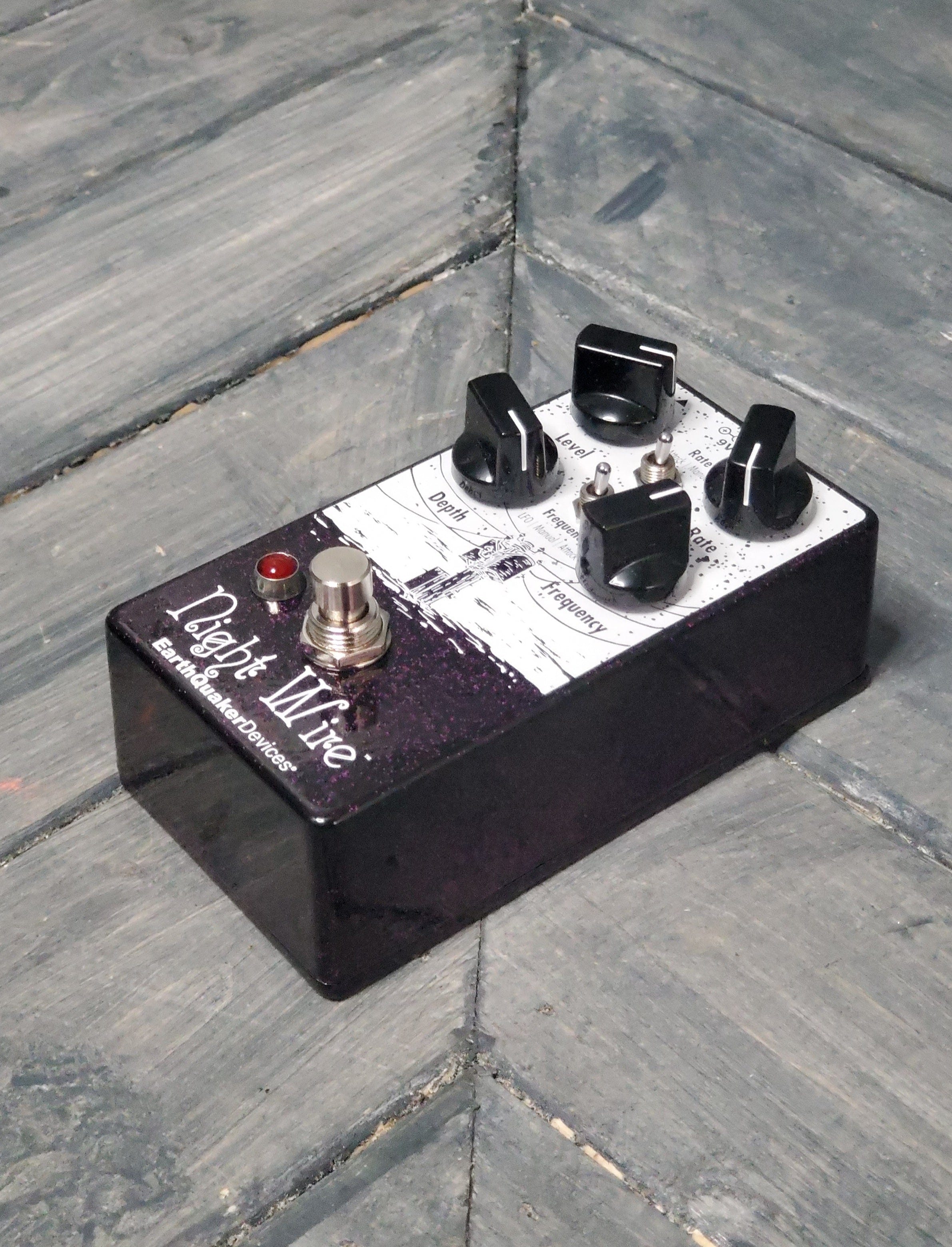 night wire pedal Earthquaker Devices Night Wire V2 Harmonic Tremolo Pedal