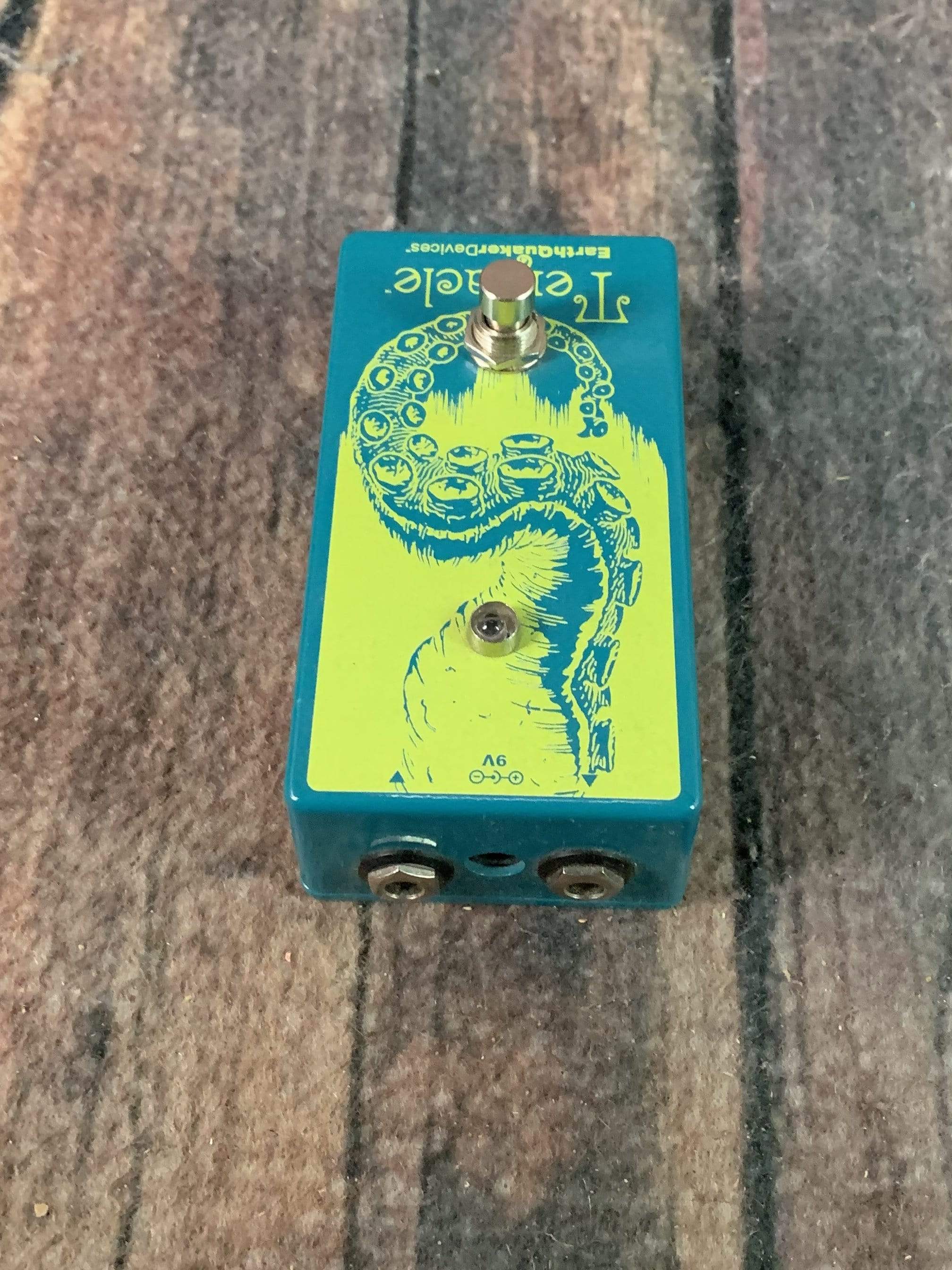 octave up pedal EarthQuaker Devices Tentacle Octave Up Pedal