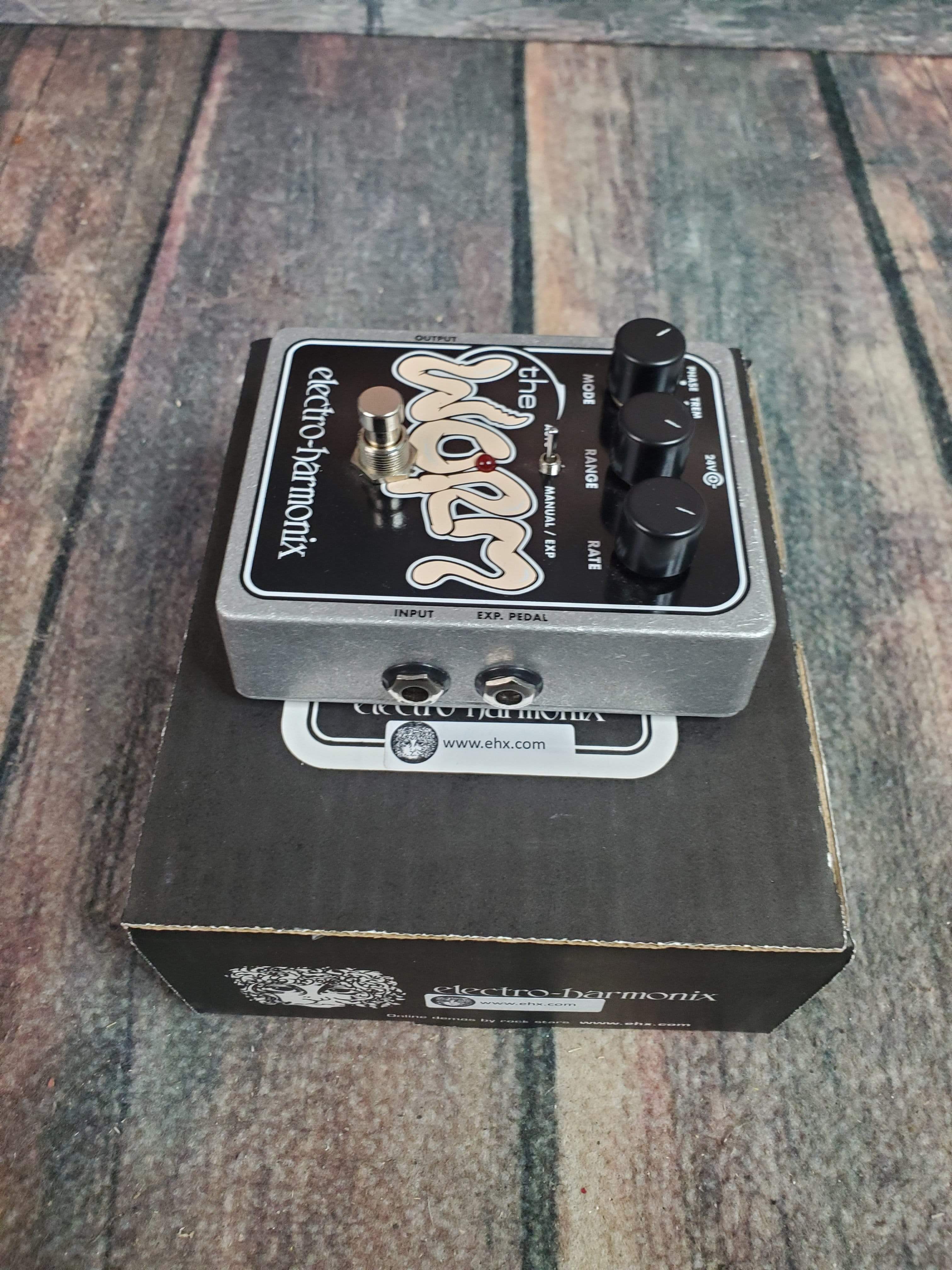tremolo vibrato pedal Electro-Harmonix The Worm Wah/Phaser/Vibrato/Tremolo Guitar Effects Pe