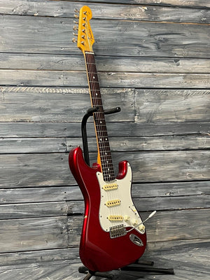 Fender Electric Guitar Used Fender 1986 '62 Reissue MIJ Stratocaster Electric Guitar with Hard Shell Fender Case - Candy Apple Red